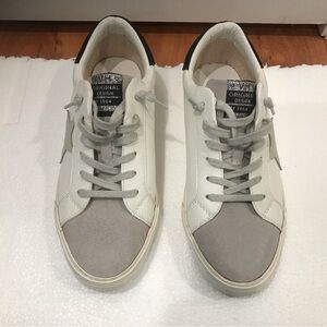 Vintage Havana Size 11 White and Gray Sneakers With Grey Front & Star
